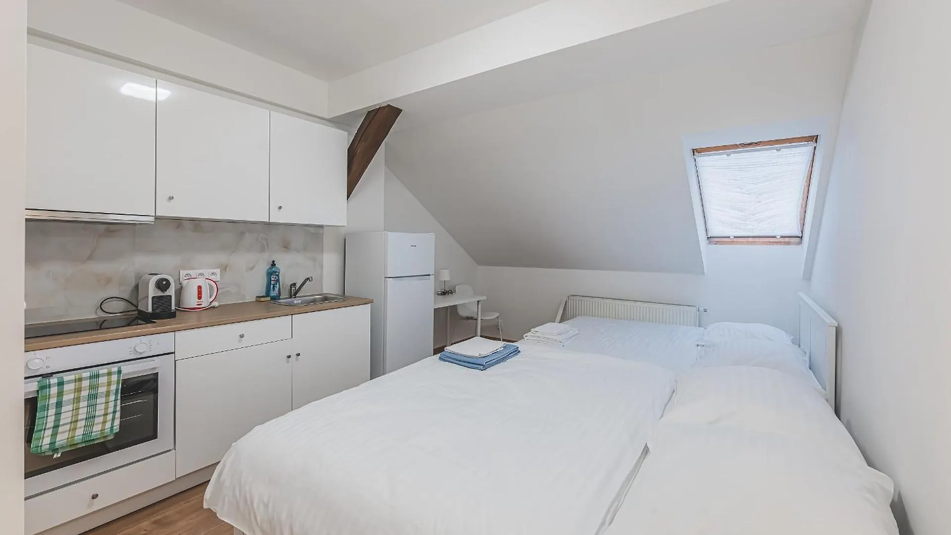 Flat Near Prague Castle Stylish & Prime Location 2 Apartment